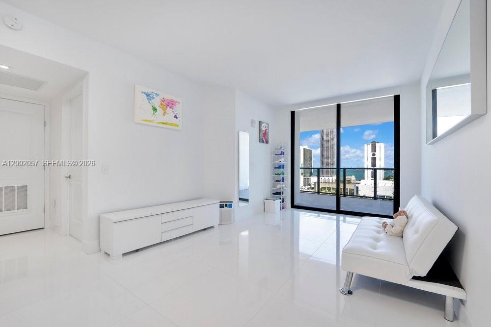 CANVAS CONDO - Residential