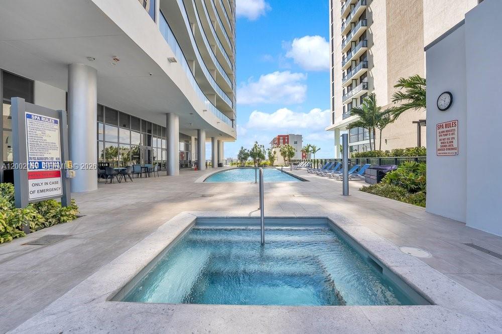 CANVAS CONDO - Residential