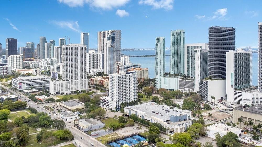 CANVAS CONDO - Residential