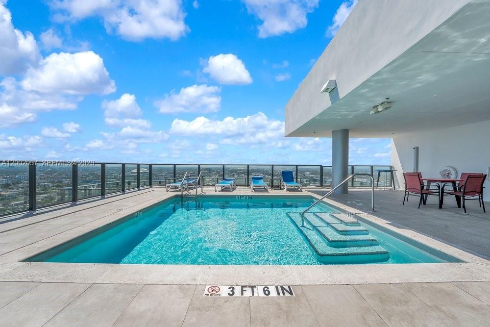 CANVAS CONDO - Residential