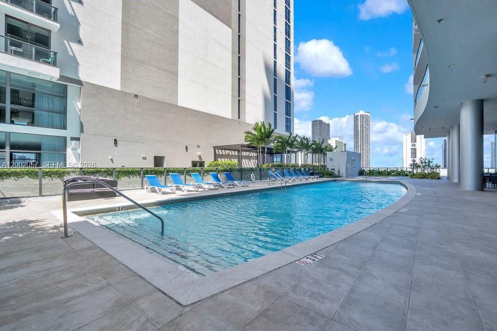 CANVAS CONDO - Residential