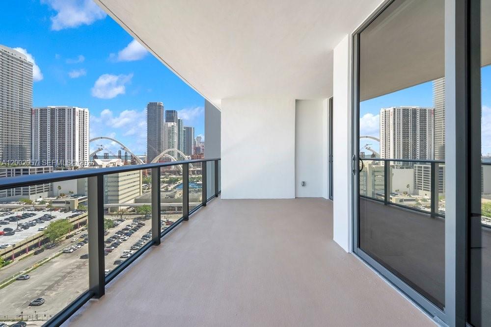 CANVAS CONDO - Residential