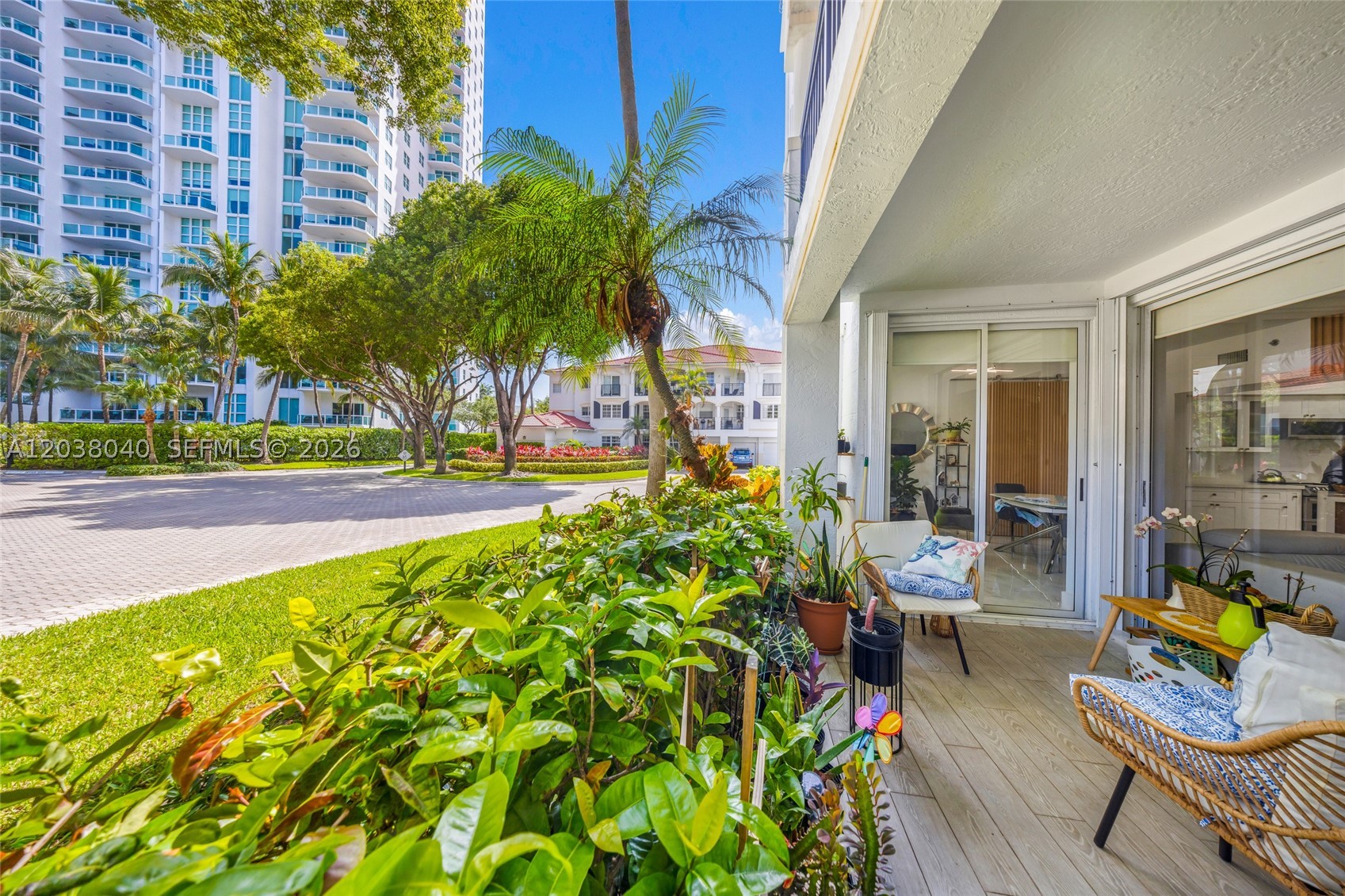 3255 NE 184th St 12112