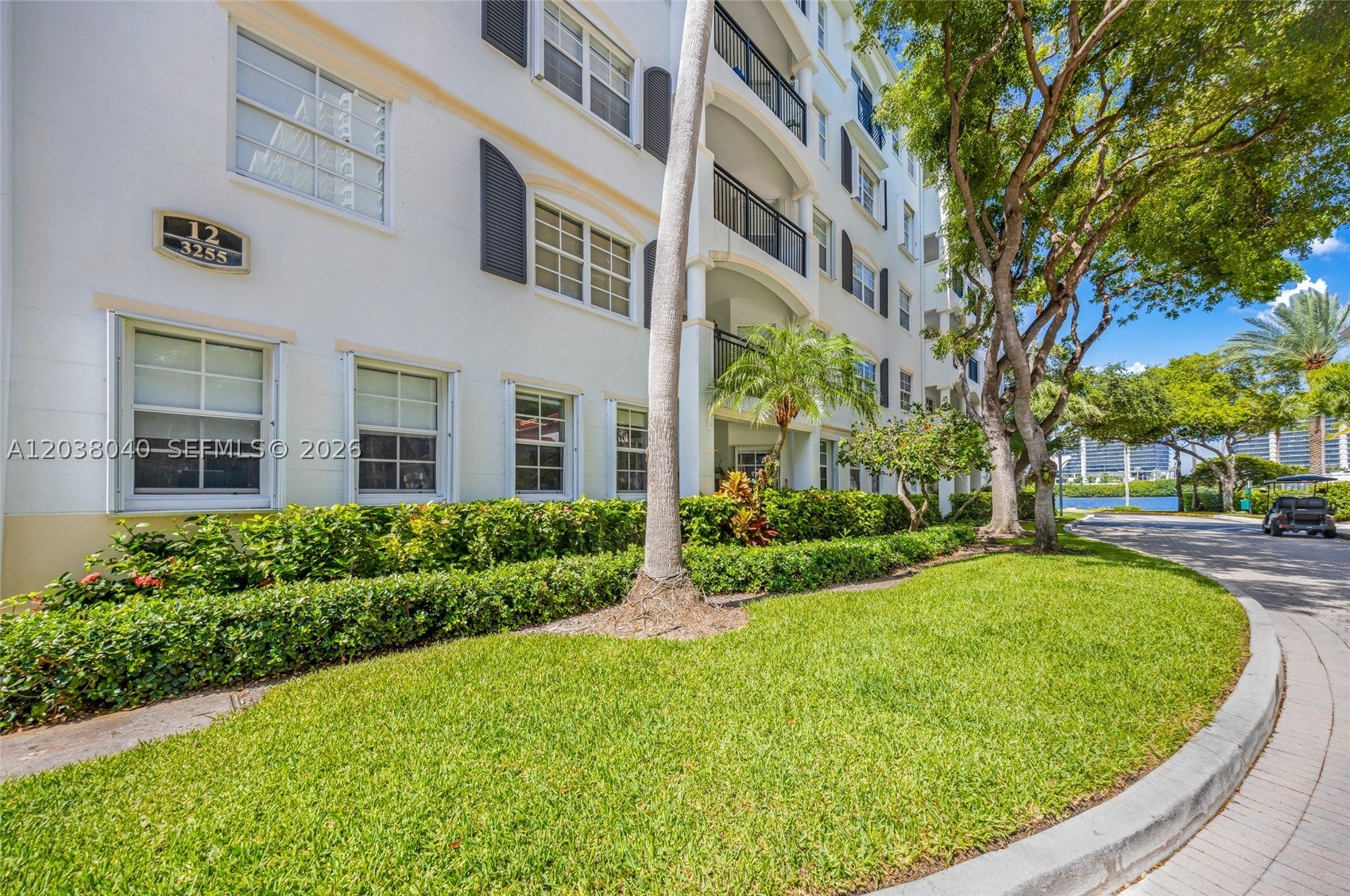 3255 NE 184th St 12112