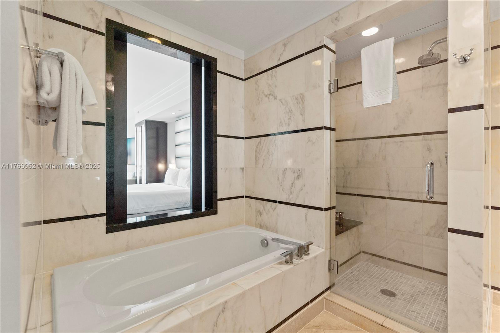 FONTAINEBLEAU III - Residential