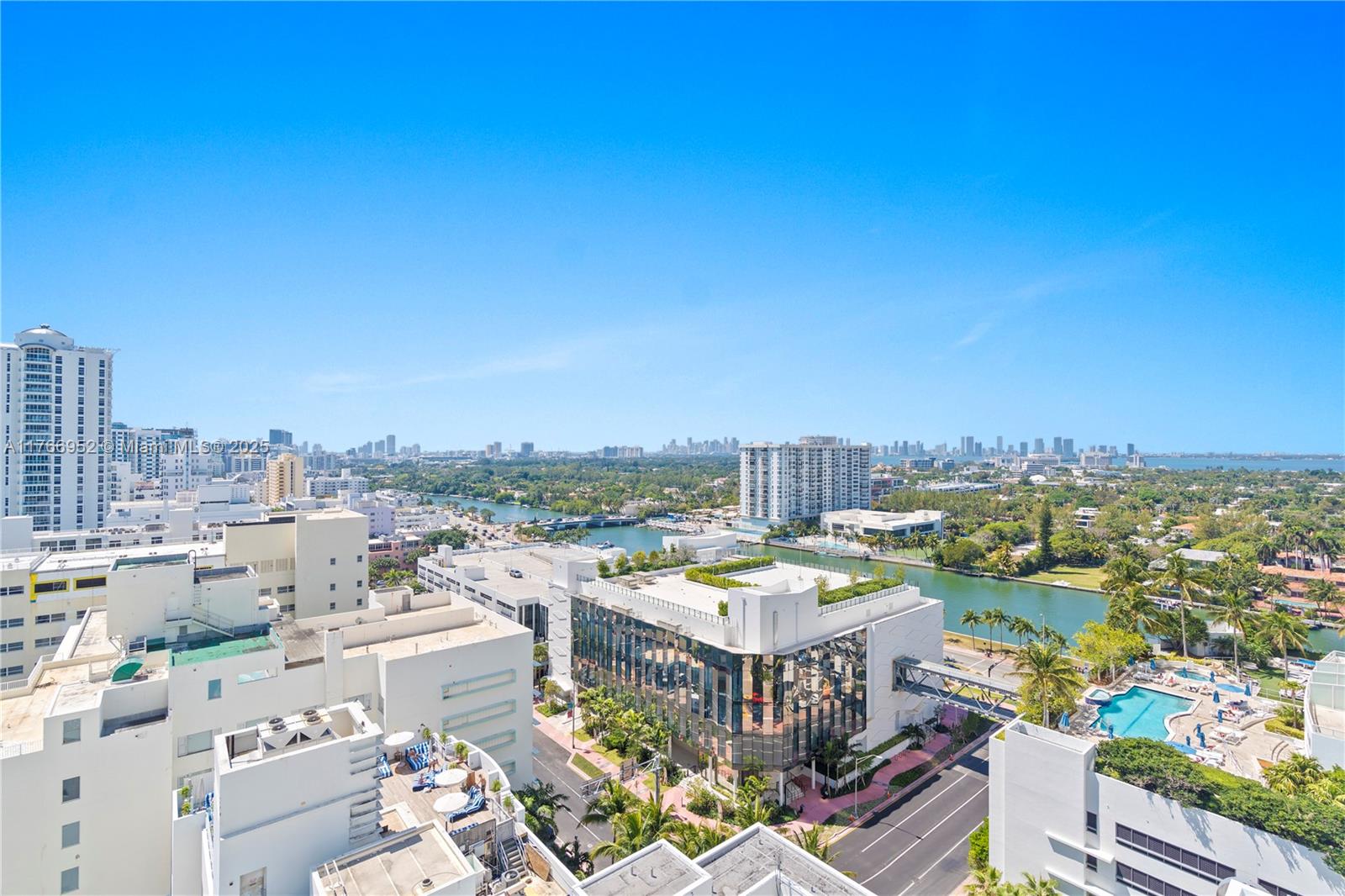 4391 Collins Ave 1618