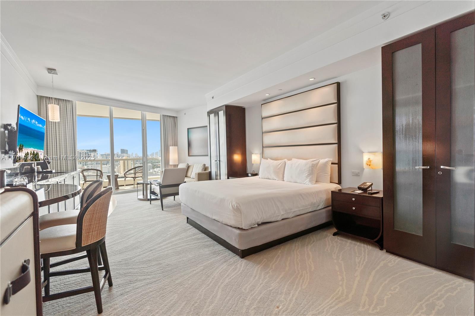 FONTAINEBLEAU III - Residential