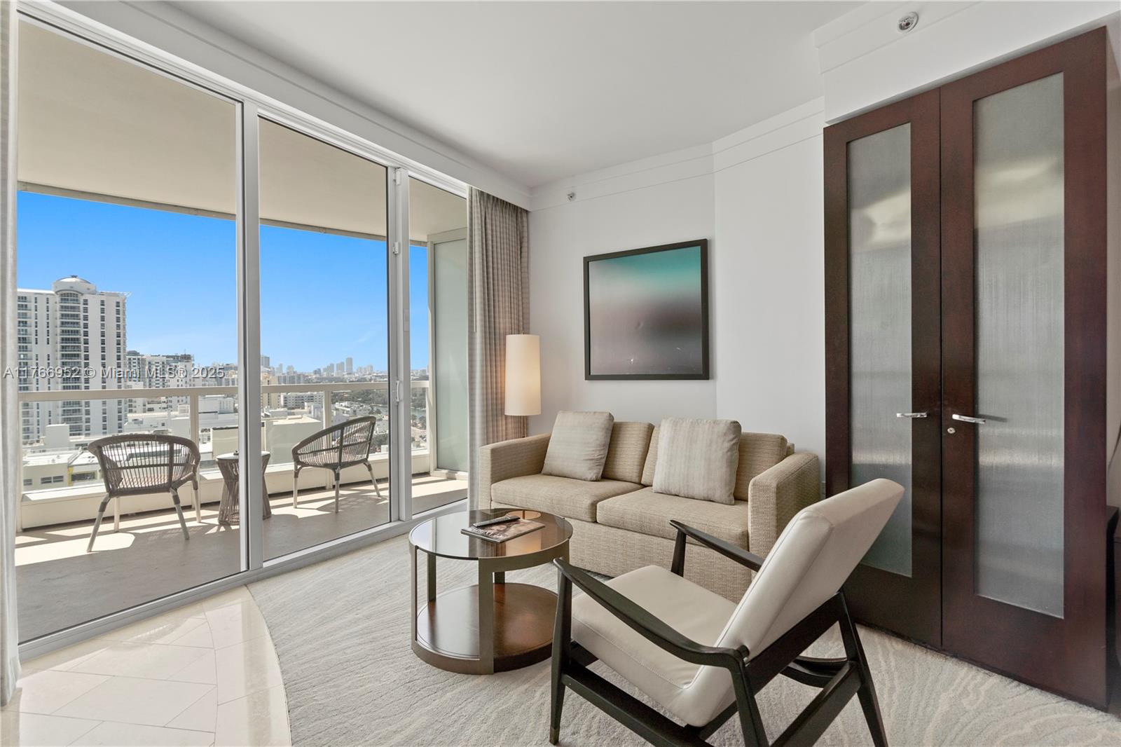 FONTAINEBLEAU III - Residential