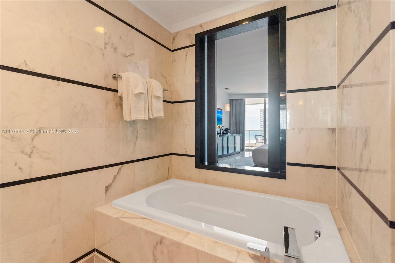 FONTAINEBLEAU III - Residential