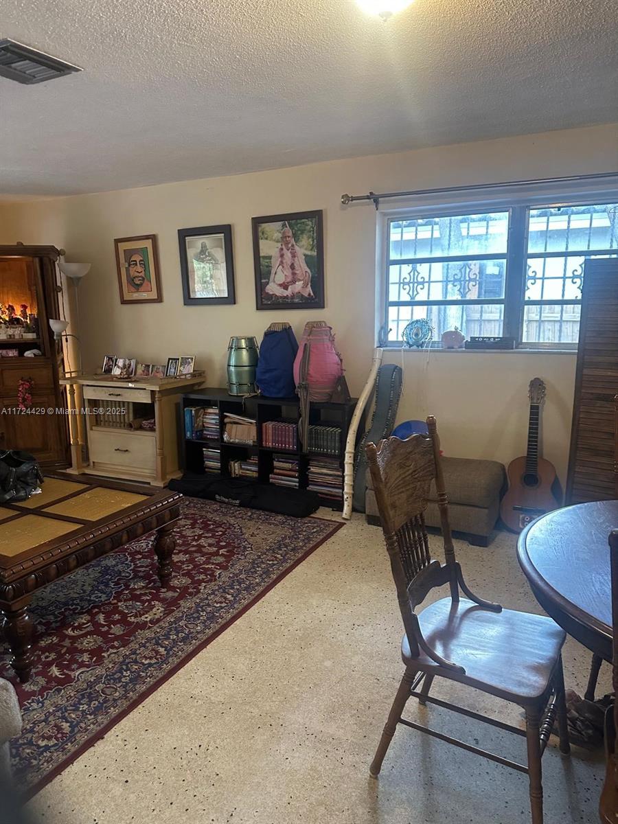 SHADOWLAWN - Residential