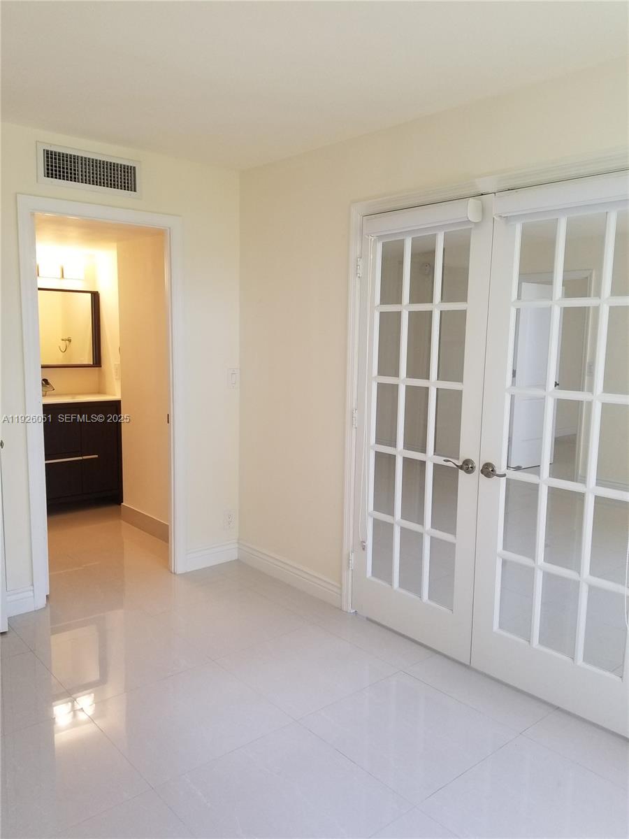 BISCAYA III CONDO - Residential