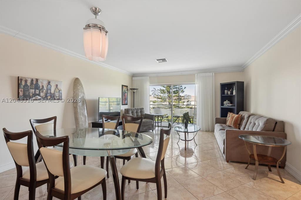 Photo of 1000 Hillcrest Ct #303, Hollywood, FL 33021 (MLS # A12048310)