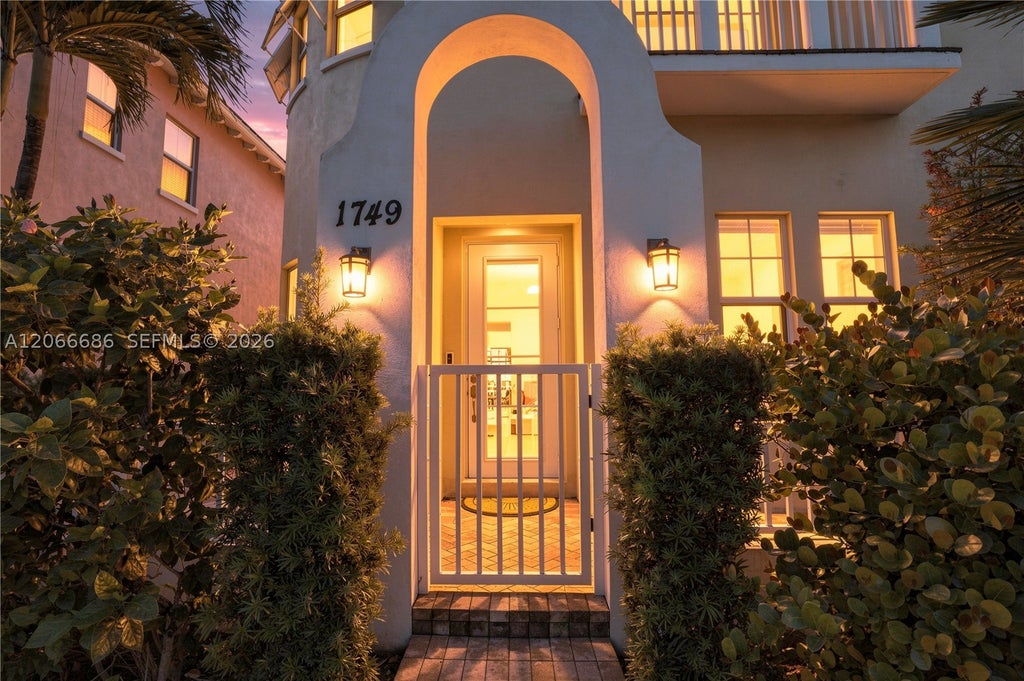 Photo of 1749 NE 9th St, Fort Lauderdale, FL 33304 (MLS # A12066686)