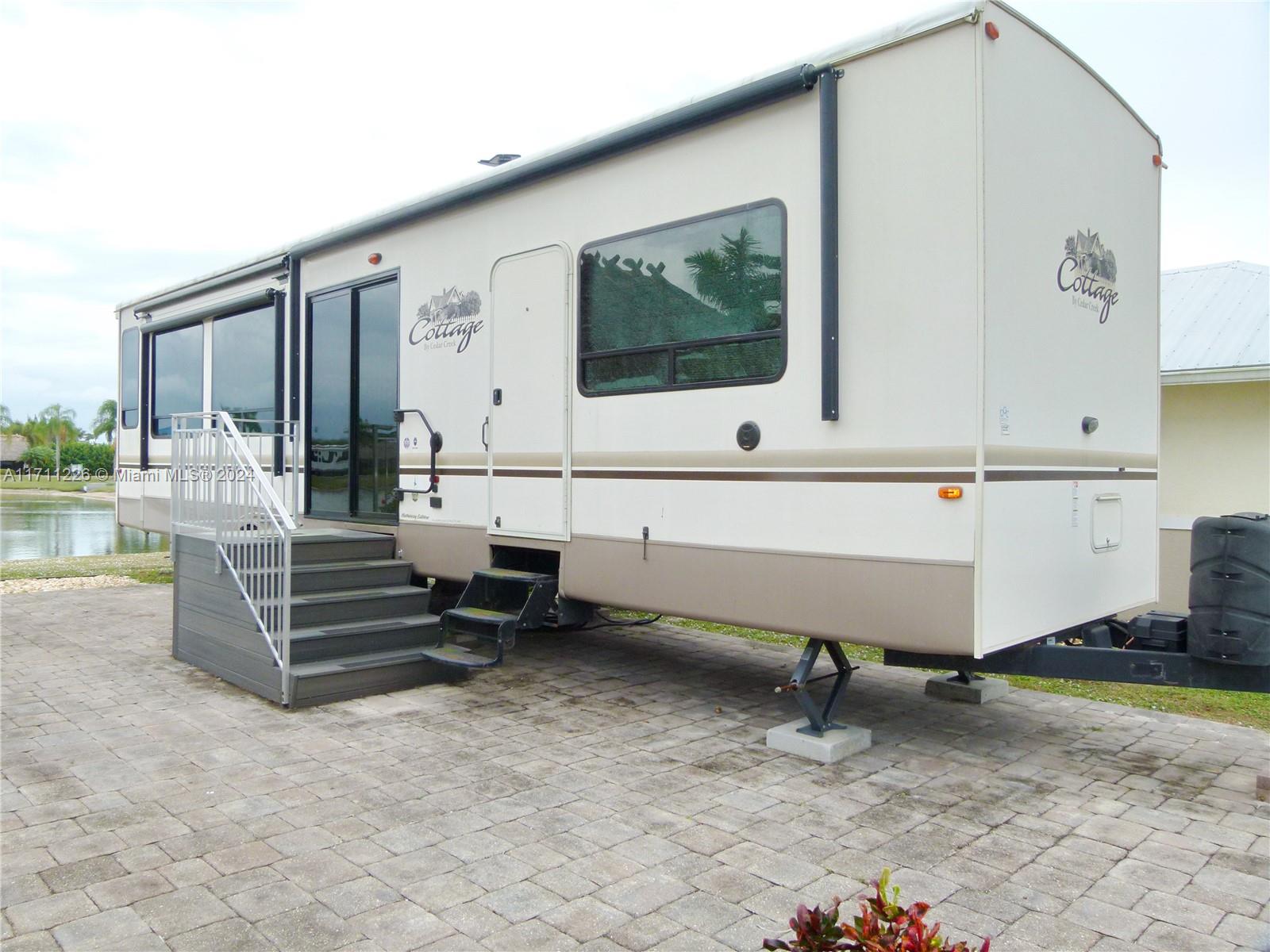 Silver Palms RV Resort - Land