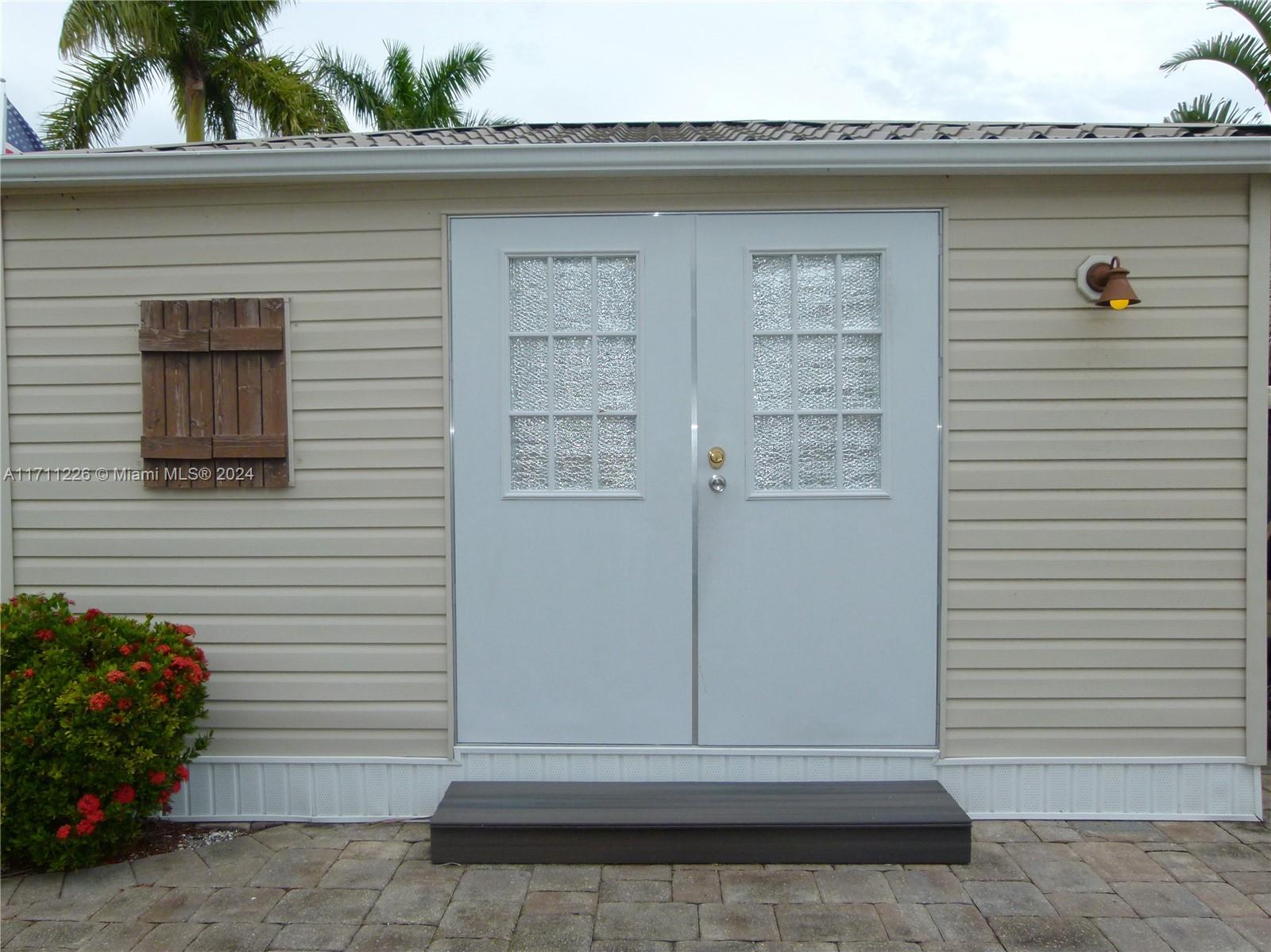 Silver Palms RV Resort - Land