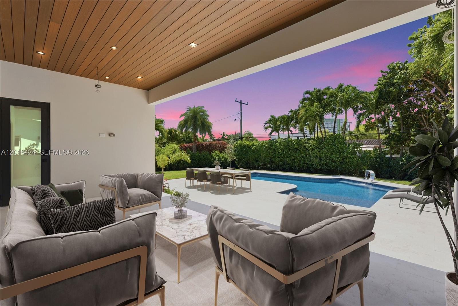 1940 Alamanda Dr