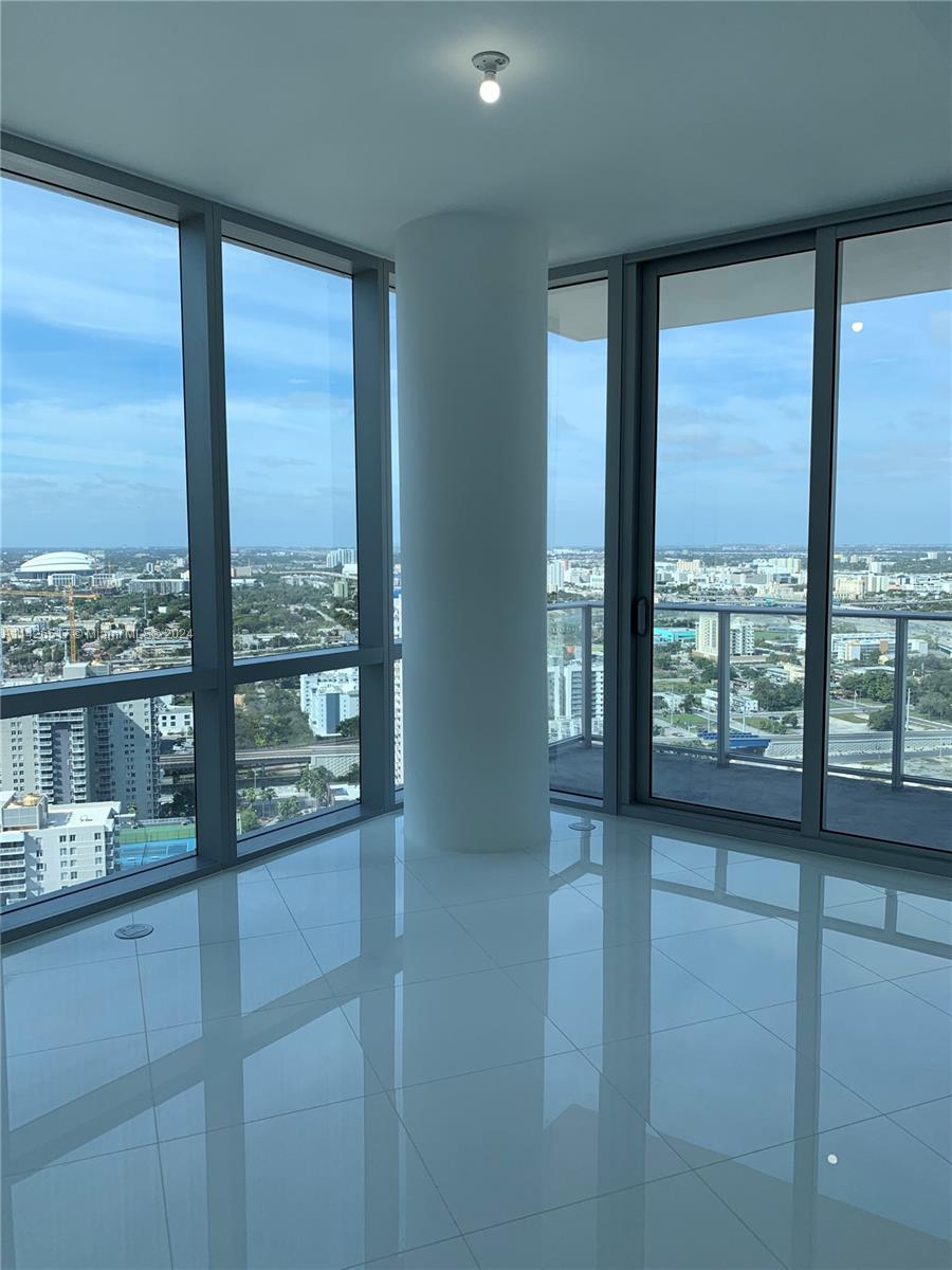 PARAMOUNT MIAMI WORLDCENT - Residential
