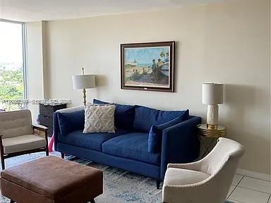 9341 Collins Ave 907