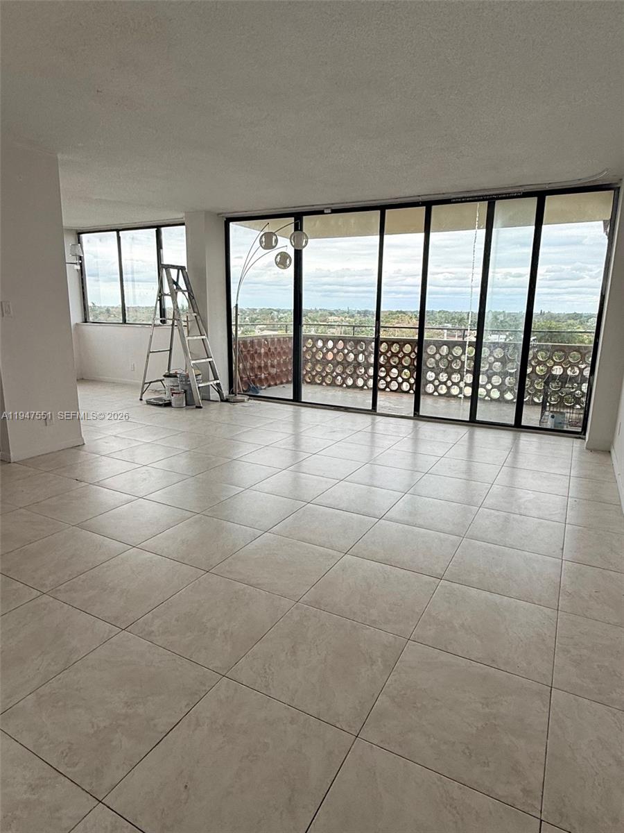INVERRARY GARDENS CONDO I - Residential Lease