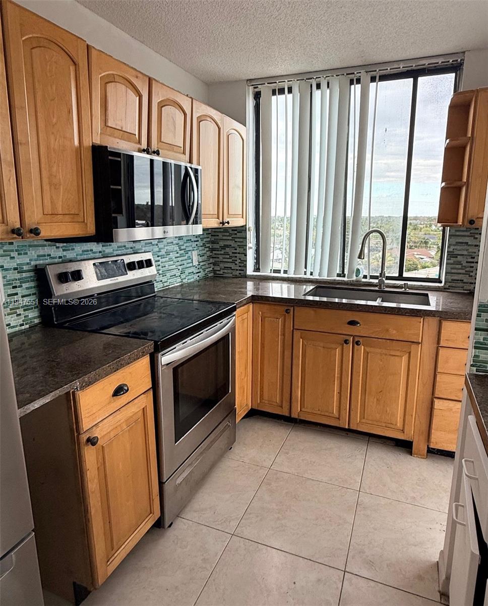 INVERRARY GARDENS CONDO I - Residential Lease
