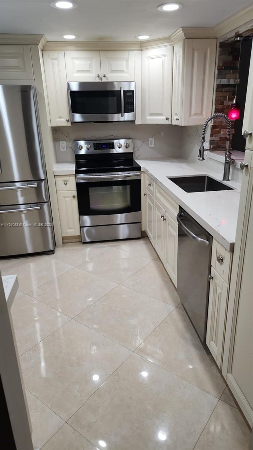 Photo of 900 NE 12th Ave #308, Hallandale Beach, FL 33009 (MLS # A11421053)