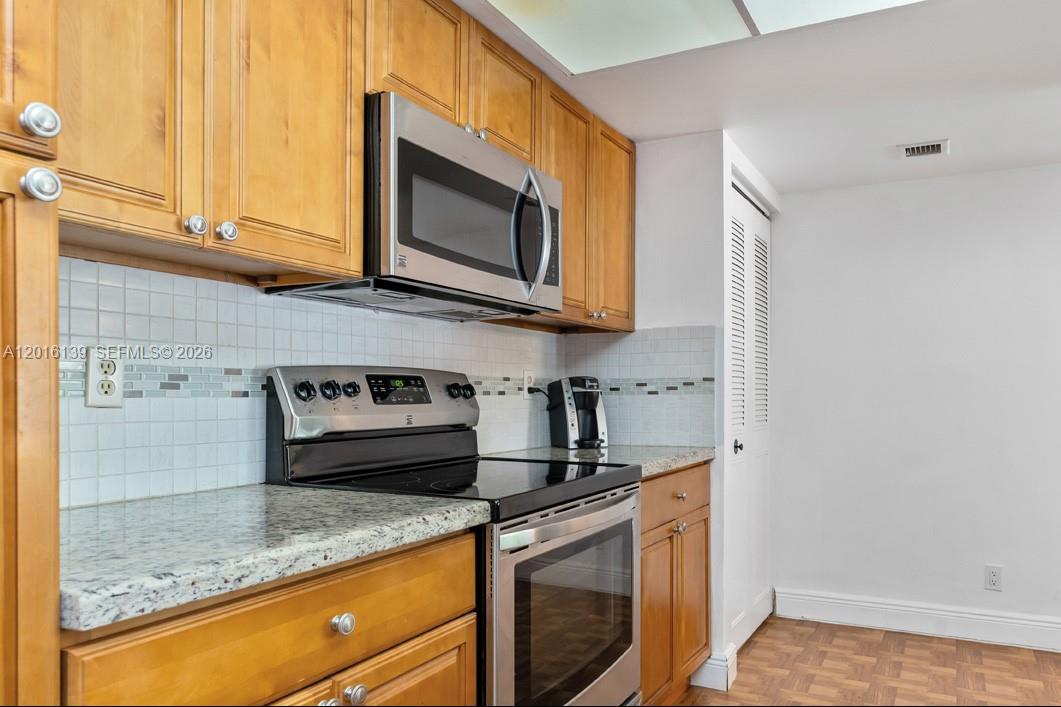 LAVERS RESORT & RACQUET - Residential Lease