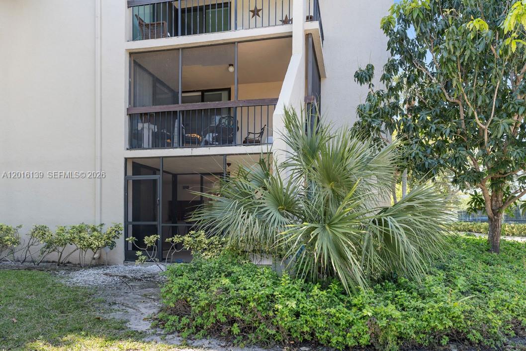 LAVERS RESORT & RACQUET - Residential Lease