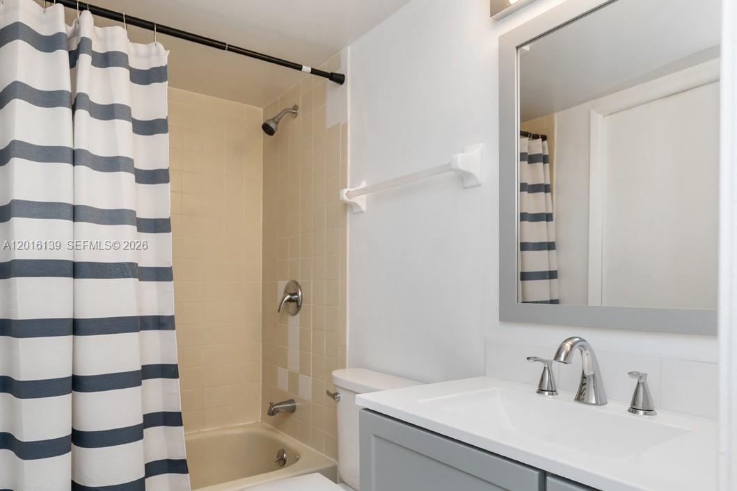 LAVERS RESORT & RACQUET - Residential Lease