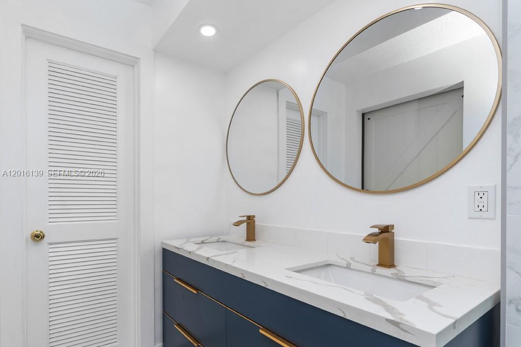 LAVERS RESORT & RACQUET - Residential Lease
