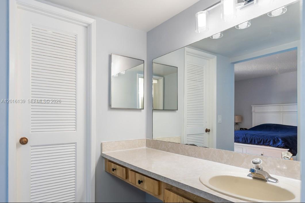 LAVERS RESORT & RACQUET - Residential Lease