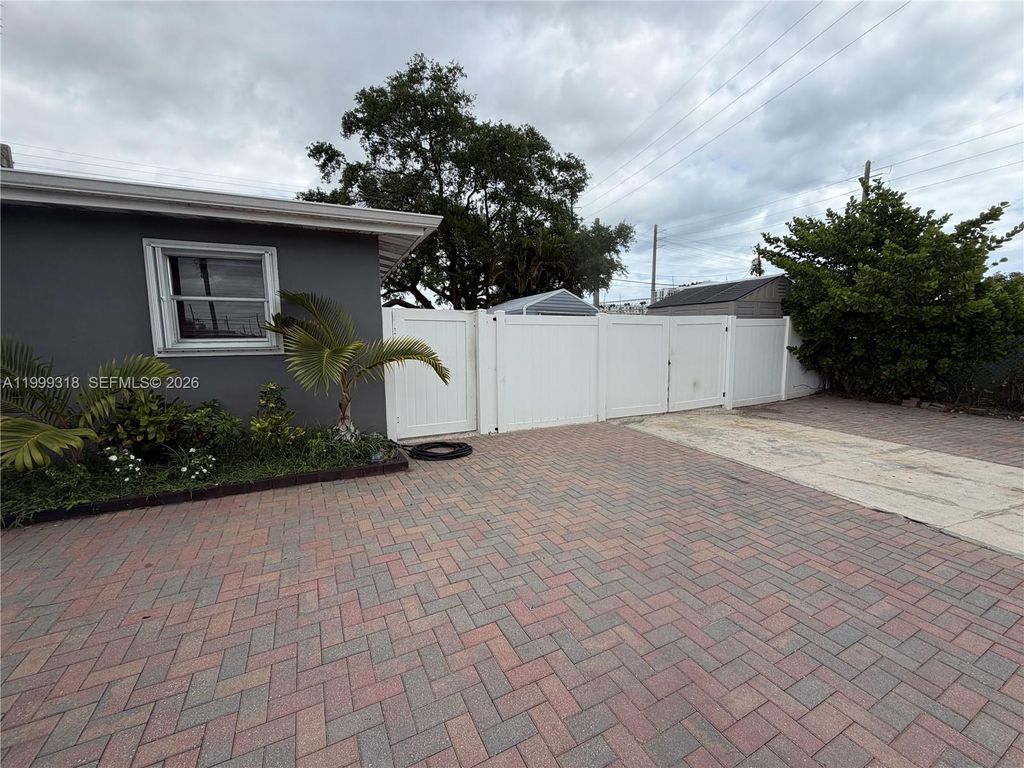 Photo of 414 SW 2nd Ter #0, Dania Beach, FL 33004 (MLS # A11999318)