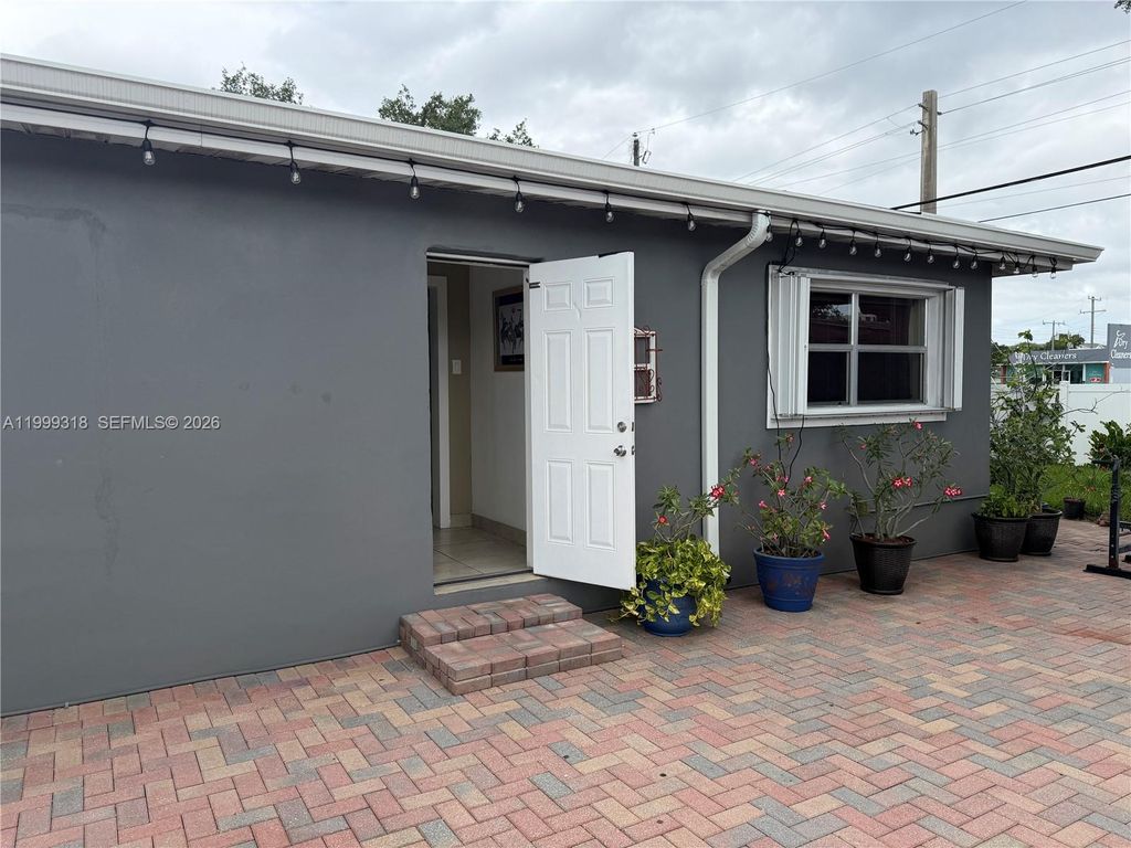 Photo of 414 SW 2nd Ter #0, Dania Beach, FL 33004 (MLS # A11999318)