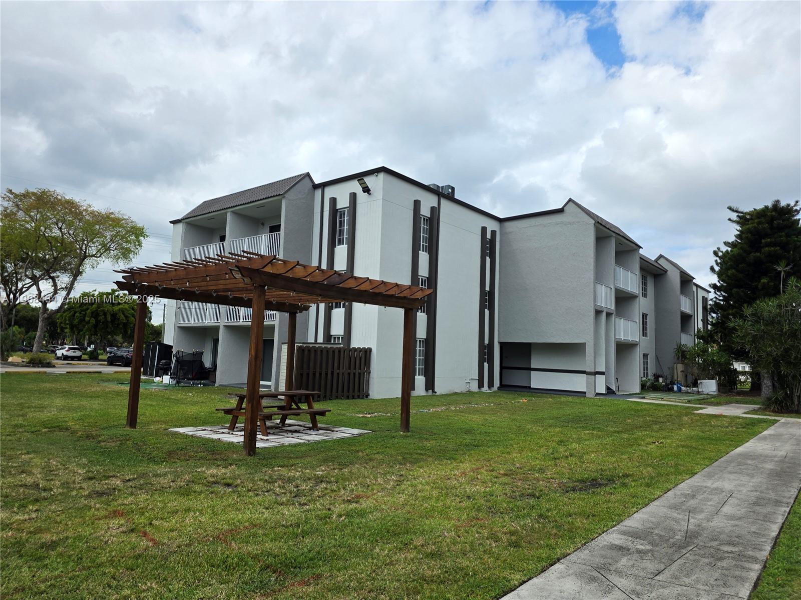 DORAL GARDENS II CONDO - Residential Lease