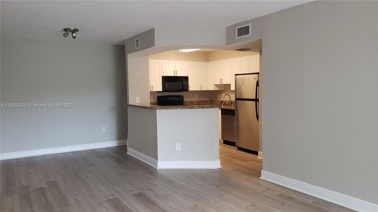 DORAL GARDENS II CONDO - Residential Lease