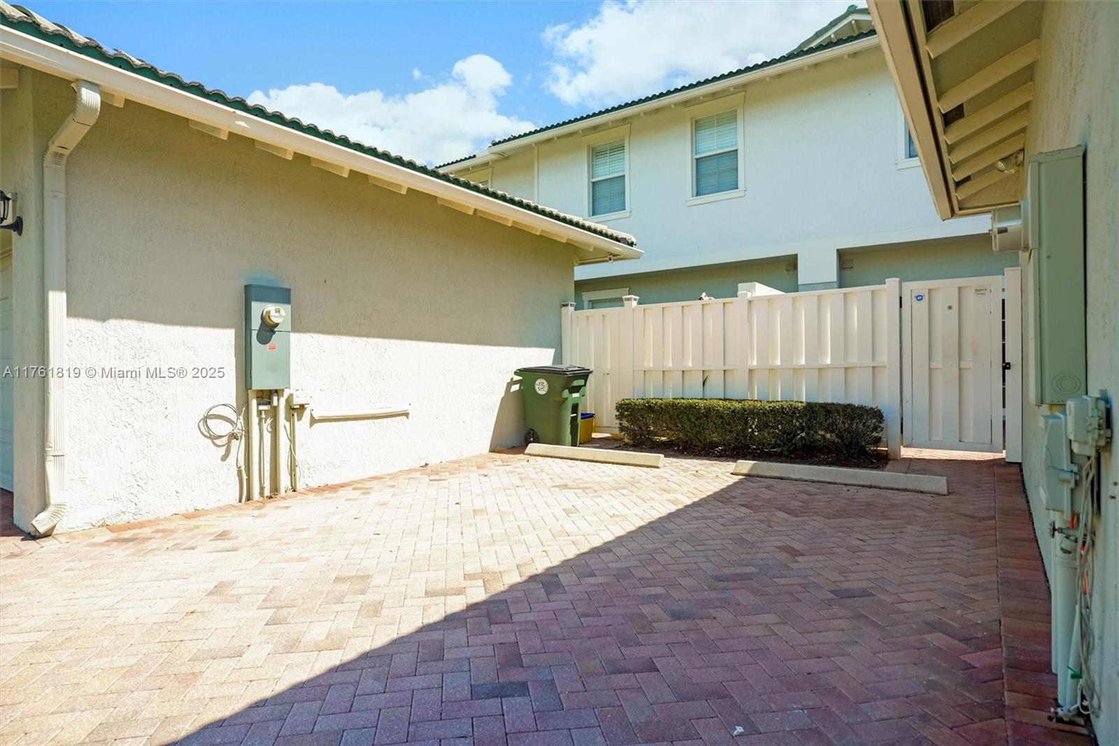 FAIRFIELD GARDENS - Residential