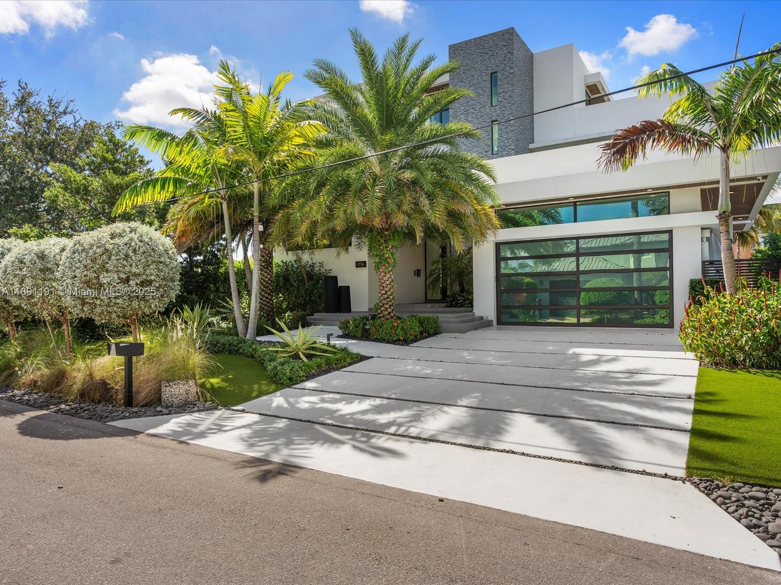 LAUDERDALE HARBORS SECTIO - Residential