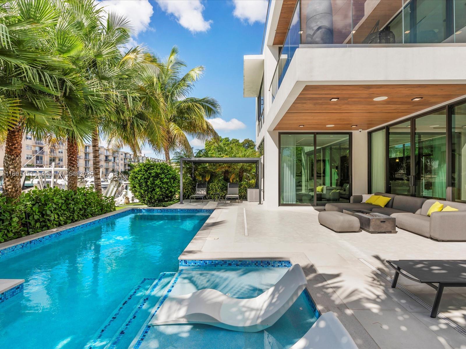 LAUDERDALE HARBORS SECTIO - Residential