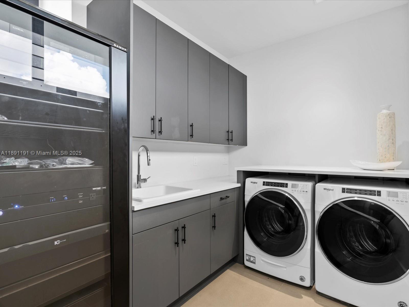 LAUDERDALE HARBORS SECTIO - Residential