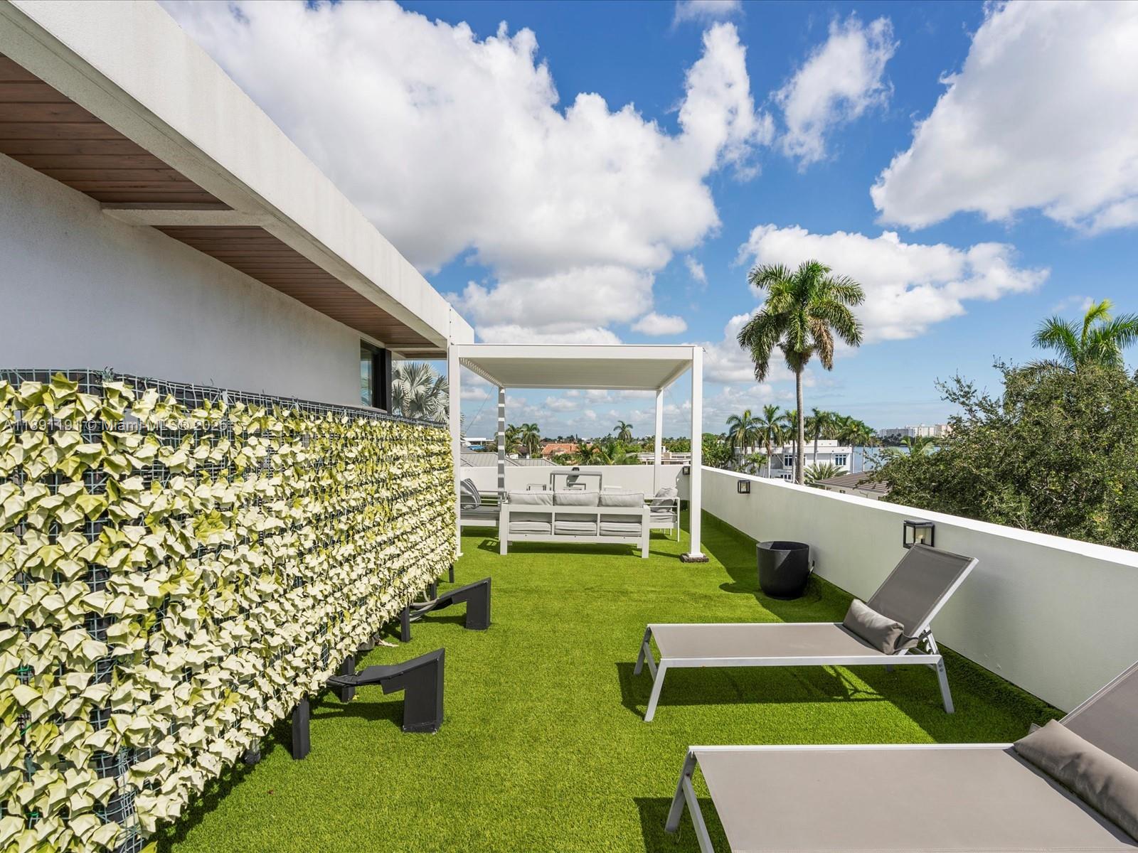 LAUDERDALE HARBORS SECTIO - Residential