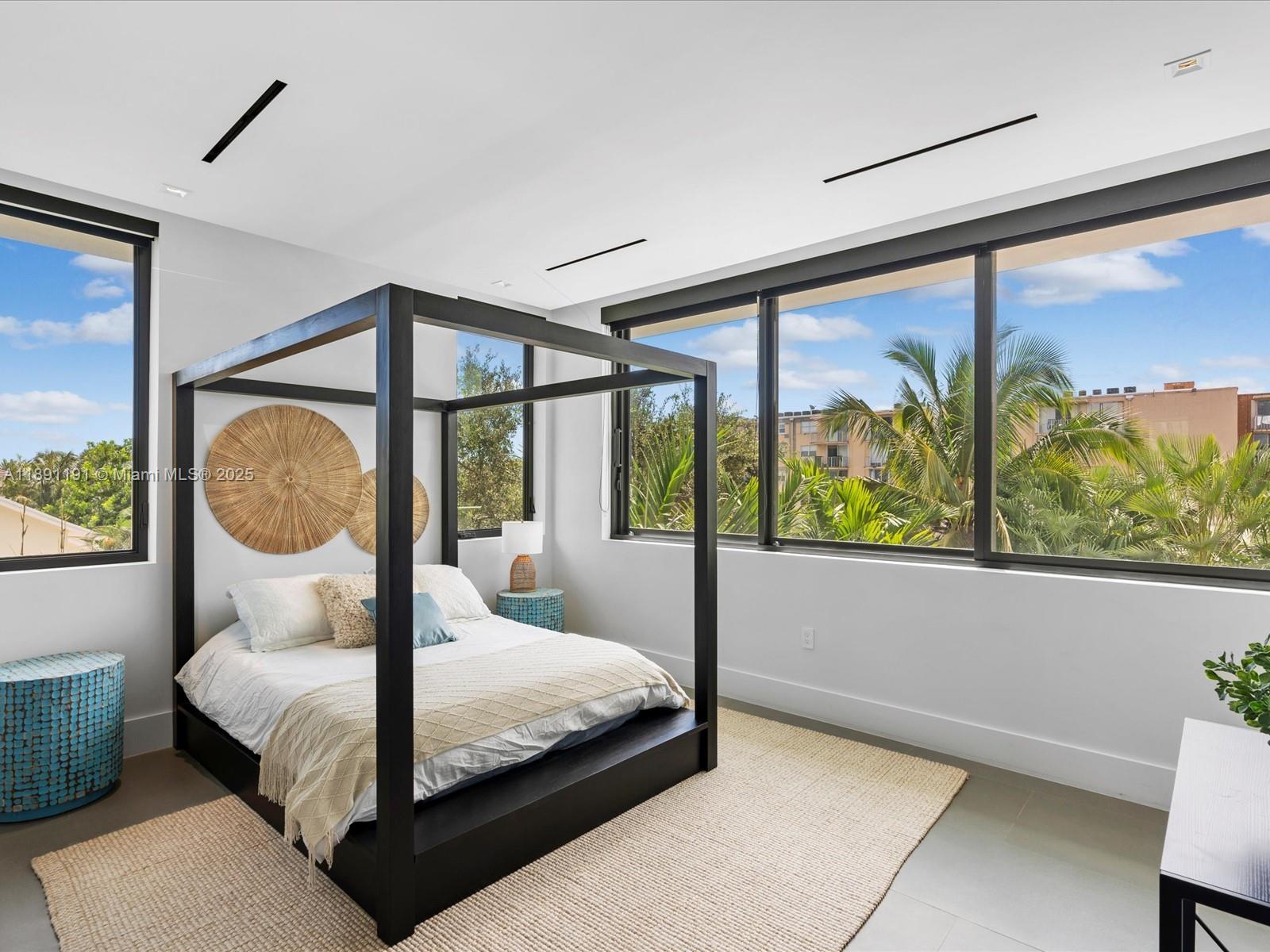 LAUDERDALE HARBORS SECTIO - Residential