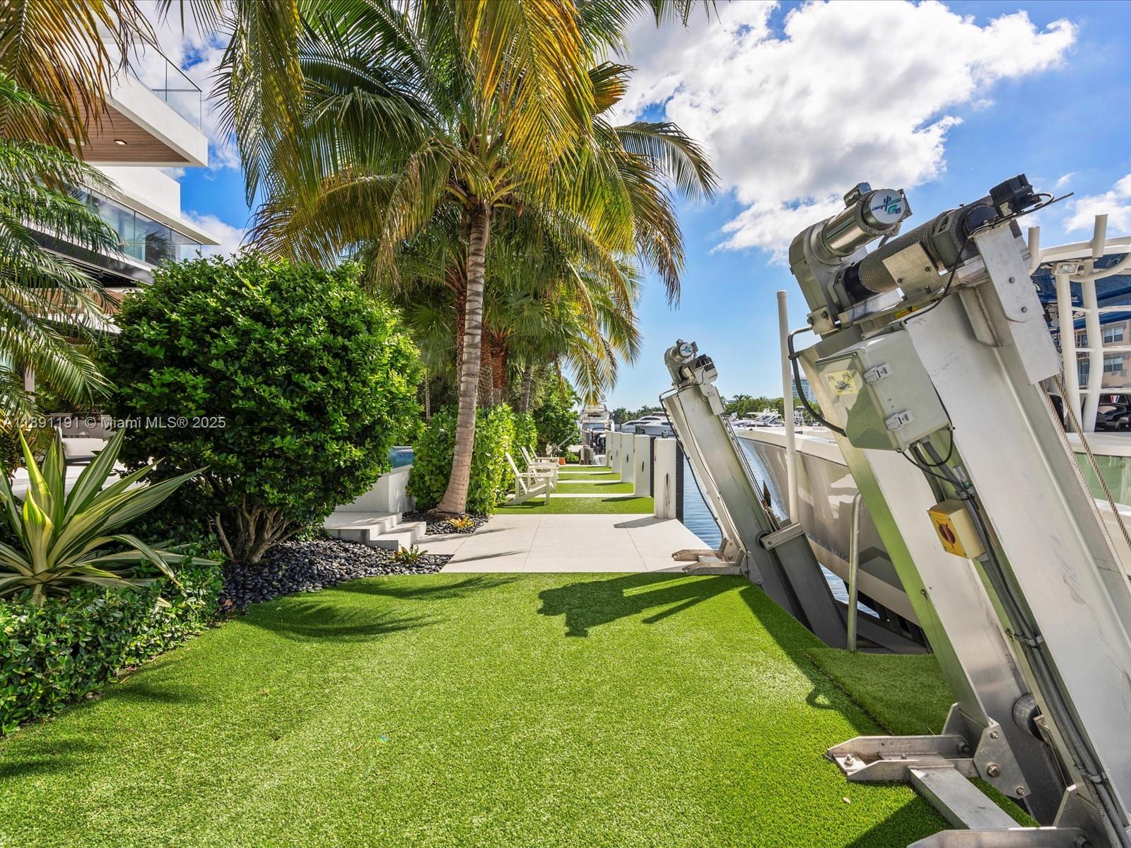 LAUDERDALE HARBORS SECTIO - Residential