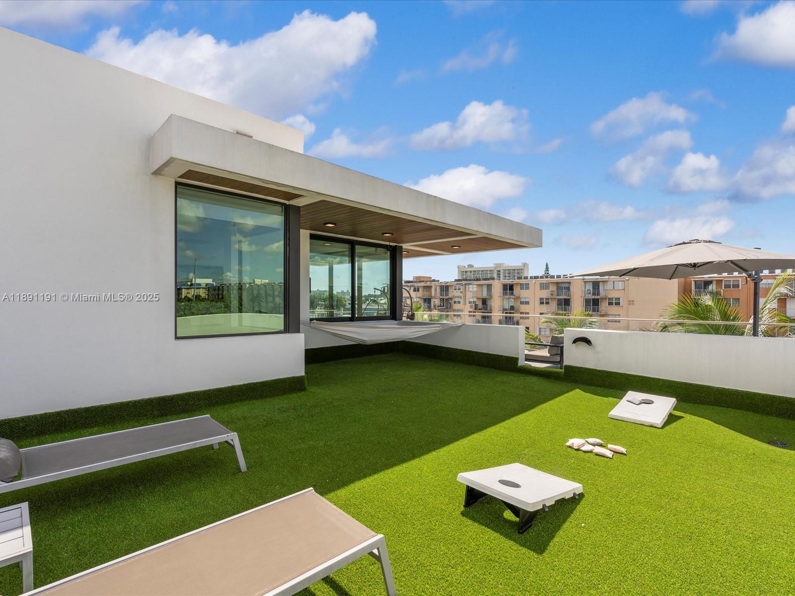 LAUDERDALE HARBORS SECTIO - Residential