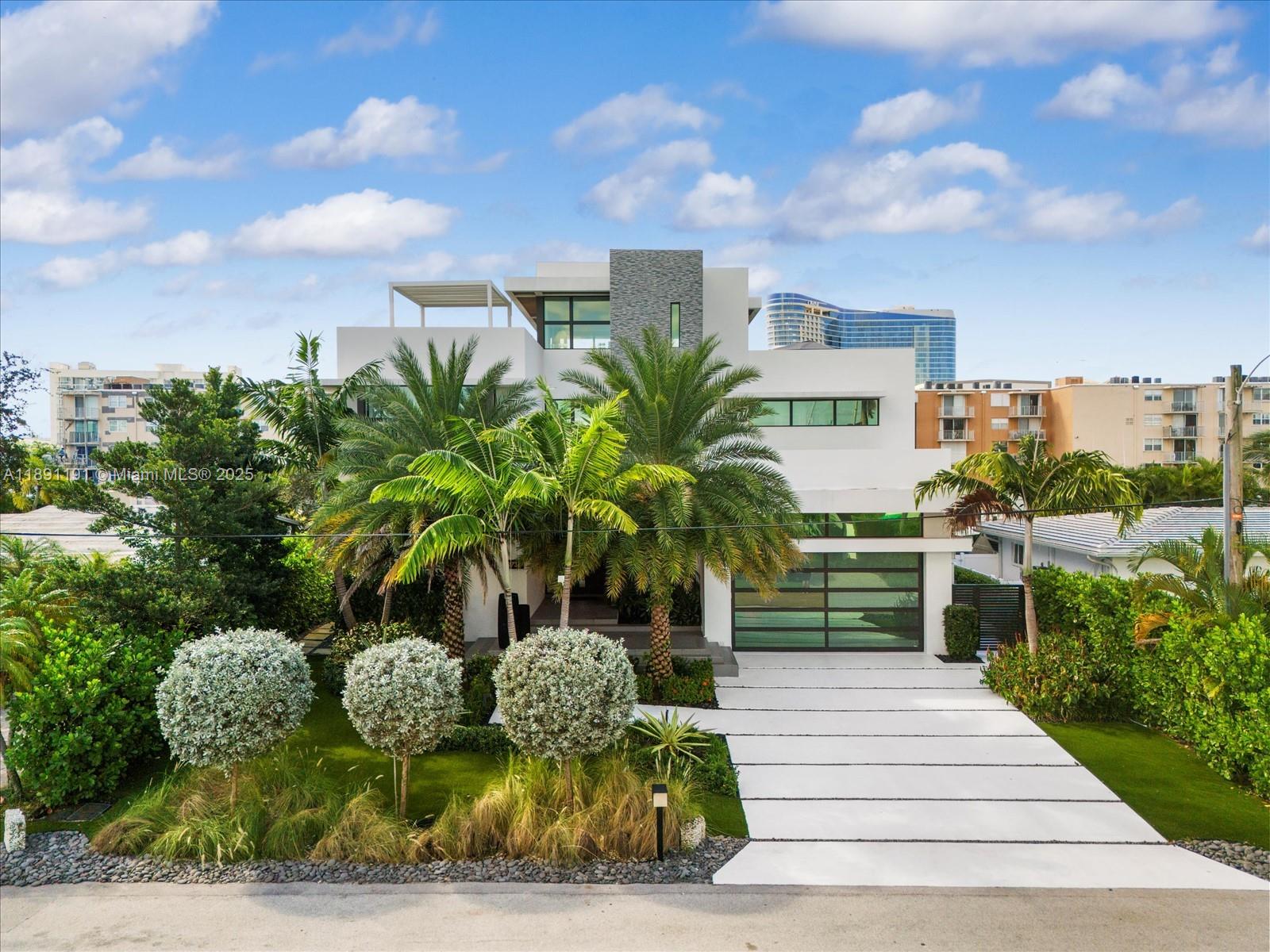 LAUDERDALE HARBORS SECTIO - Residential