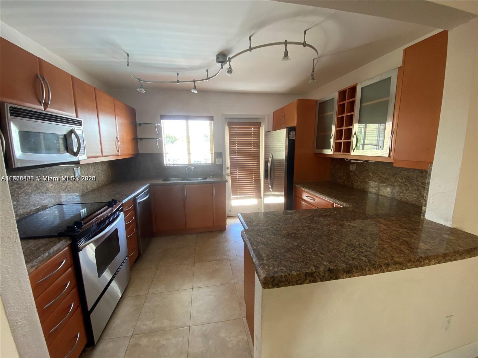 3842 Ne 171st St 3, North Miami Beach, Miami-Dade County, Florida - 2 Bedrooms  
2 Bathrooms - 