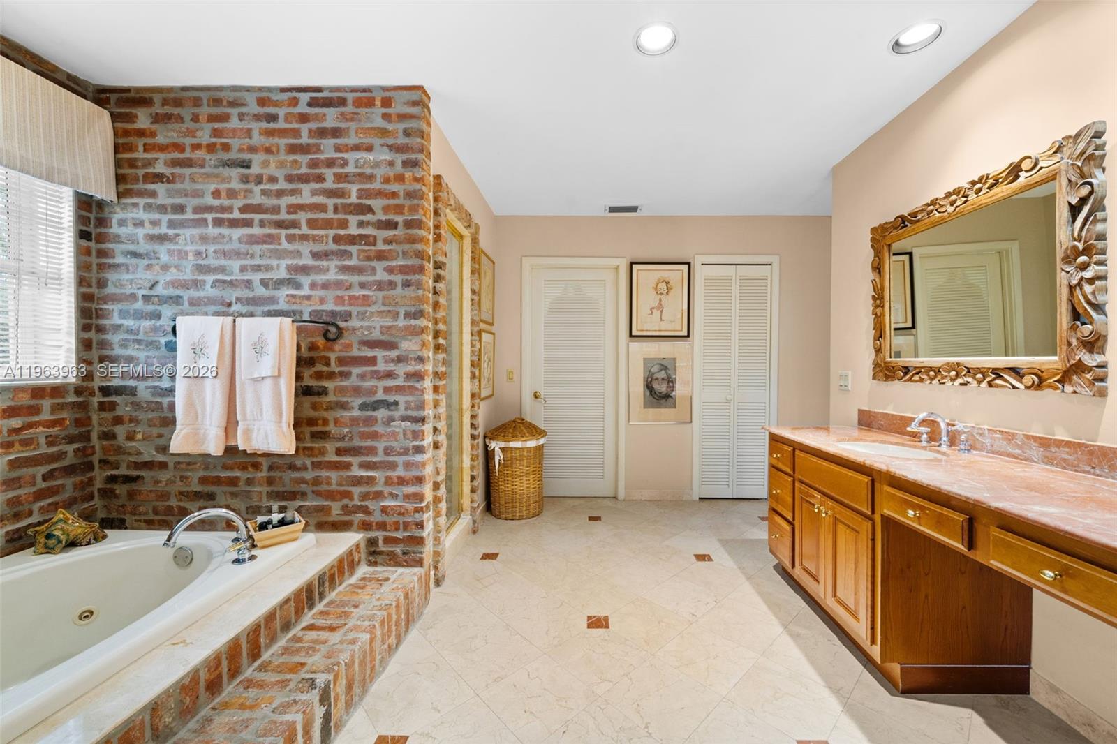 CORAL GABLES COUNTRY CLUB - Residential