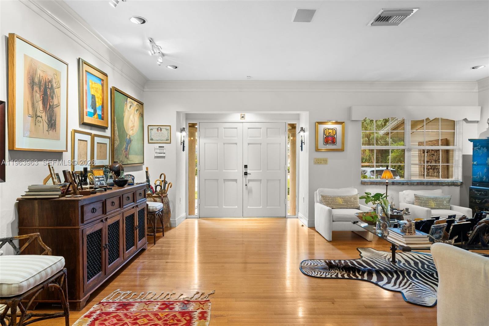 1255 Algardi Ave, Coral Gables, FL, 33146/$3,895,000 4 1255 Algardi Ave