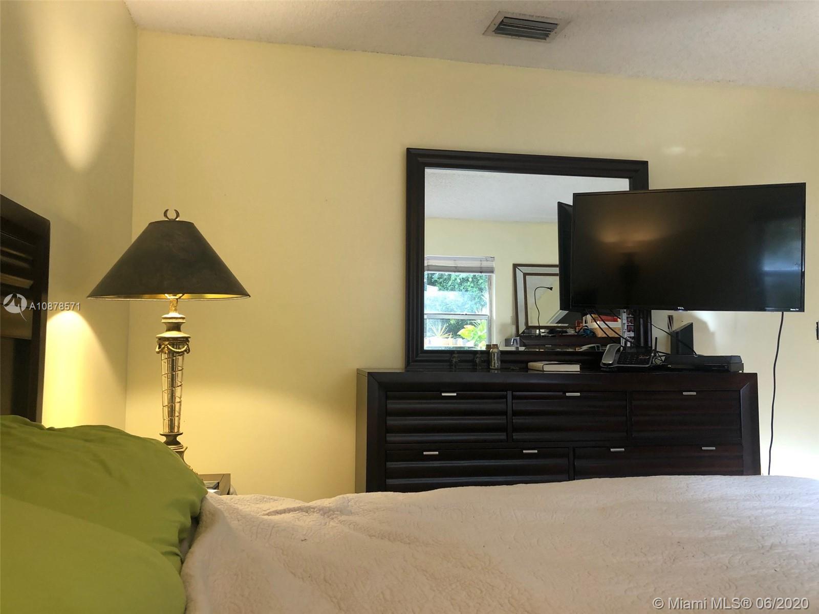 HOLLYWOOD PARK - Residential Lease