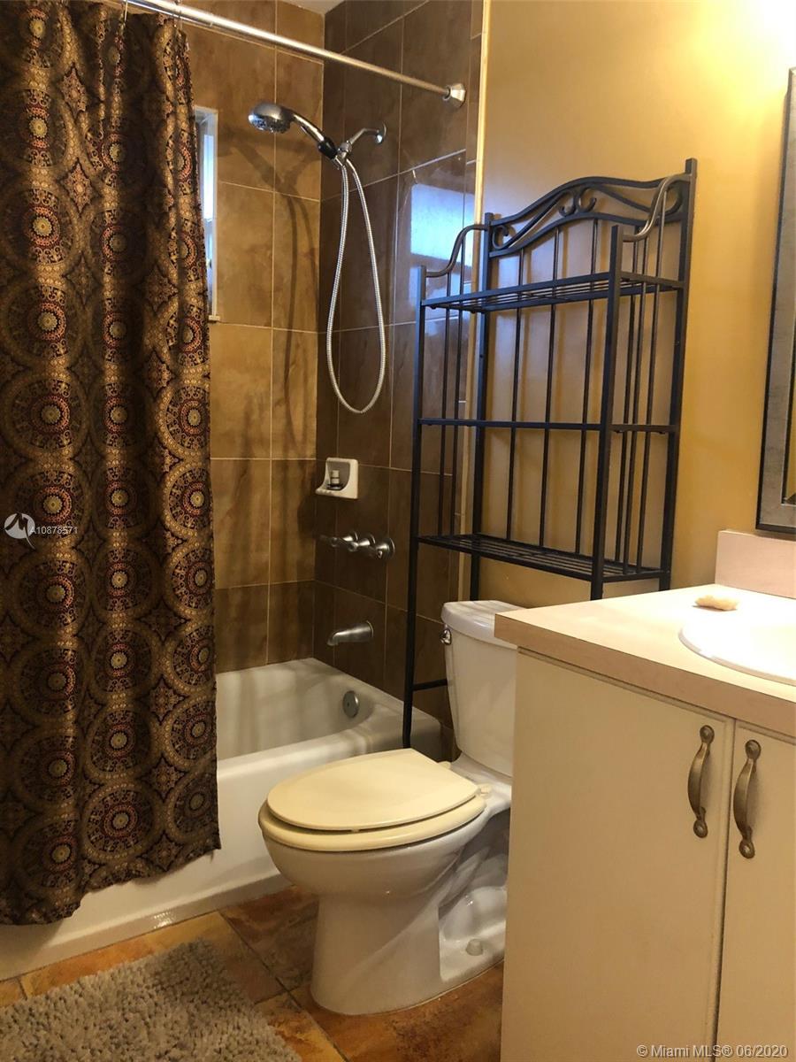 HOLLYWOOD PARK - Residential Lease