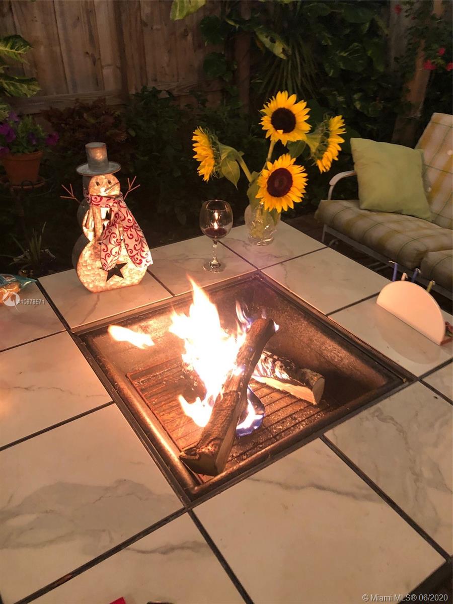 HOLLYWOOD PARK - Residential Lease