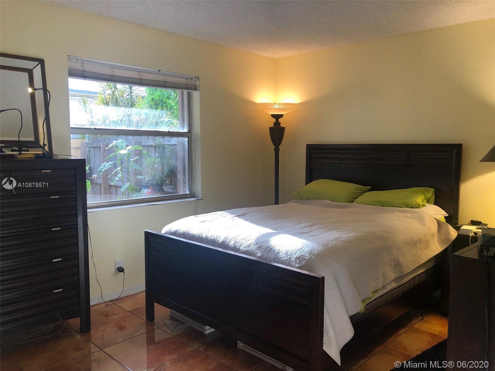 HOLLYWOOD PARK - Residential Lease